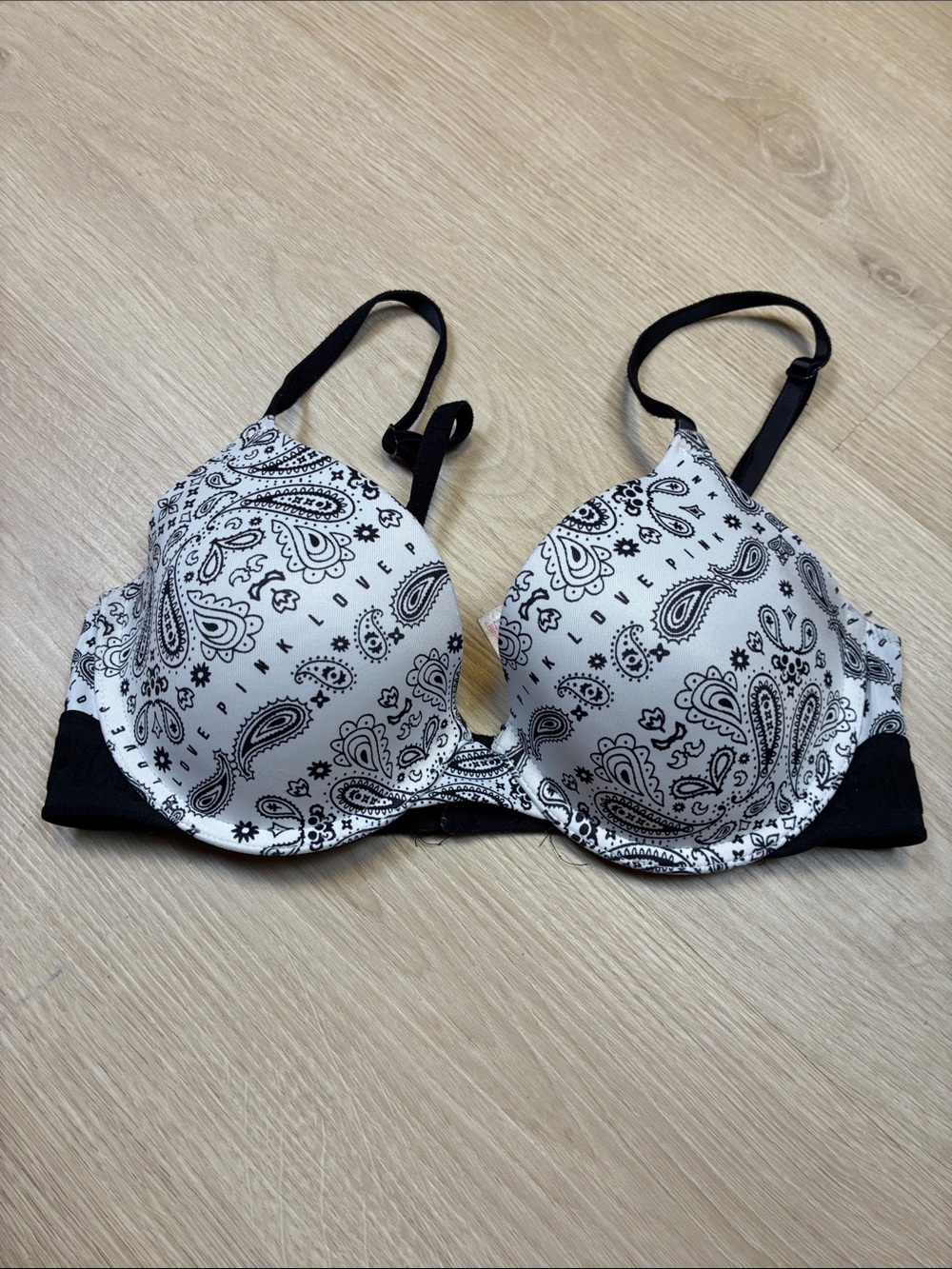 Victoria’s Secret Women’s Black & White Paisley Push-Up T-Shirt Bra 32C